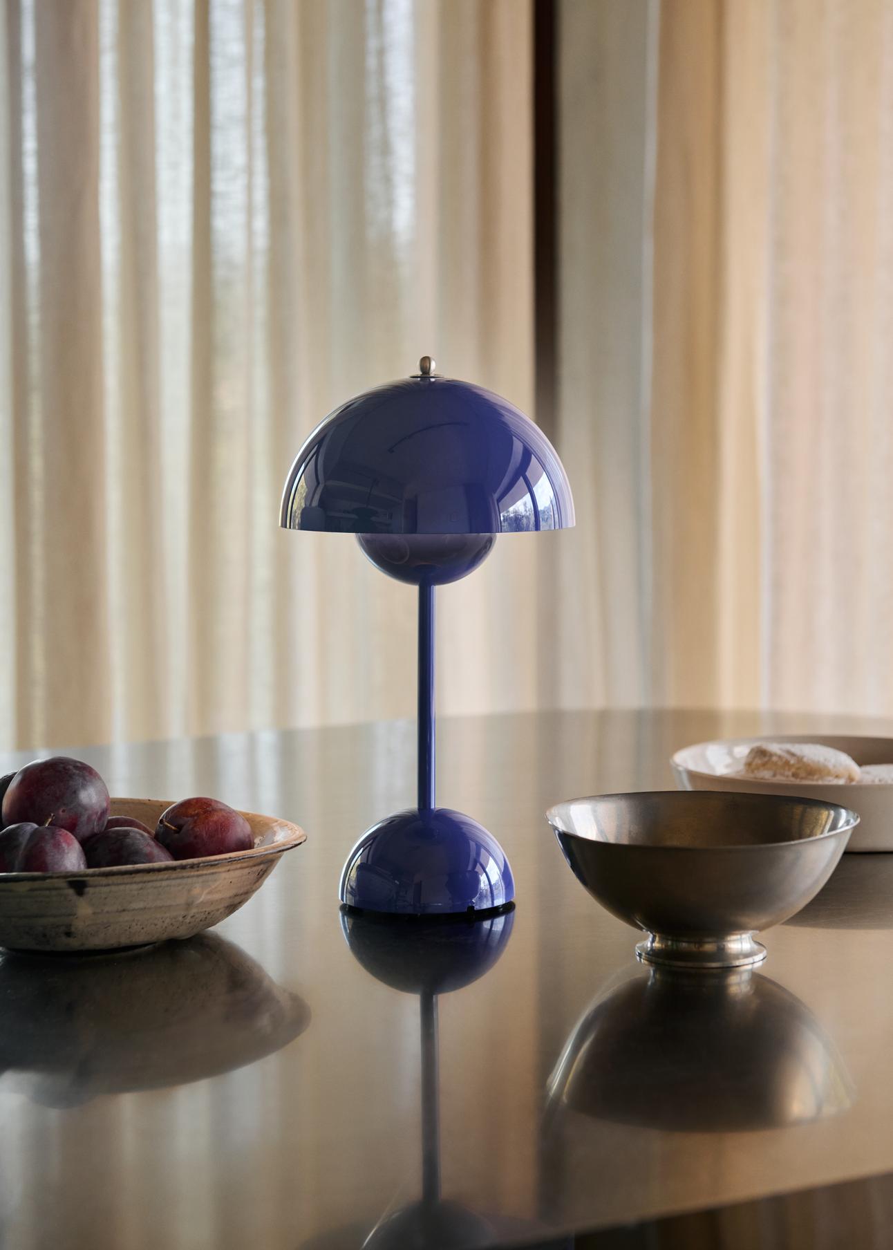 Flowerpot Portable Table Lamp VP9