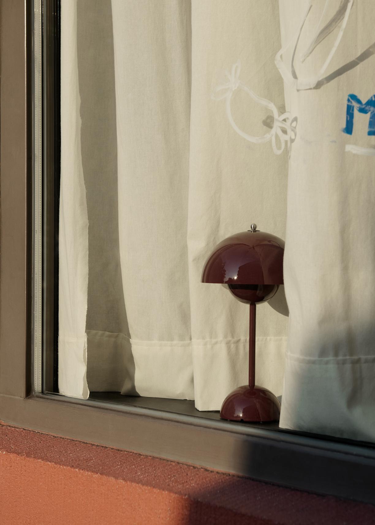 Flowerpot Portable Table Lamp VP9