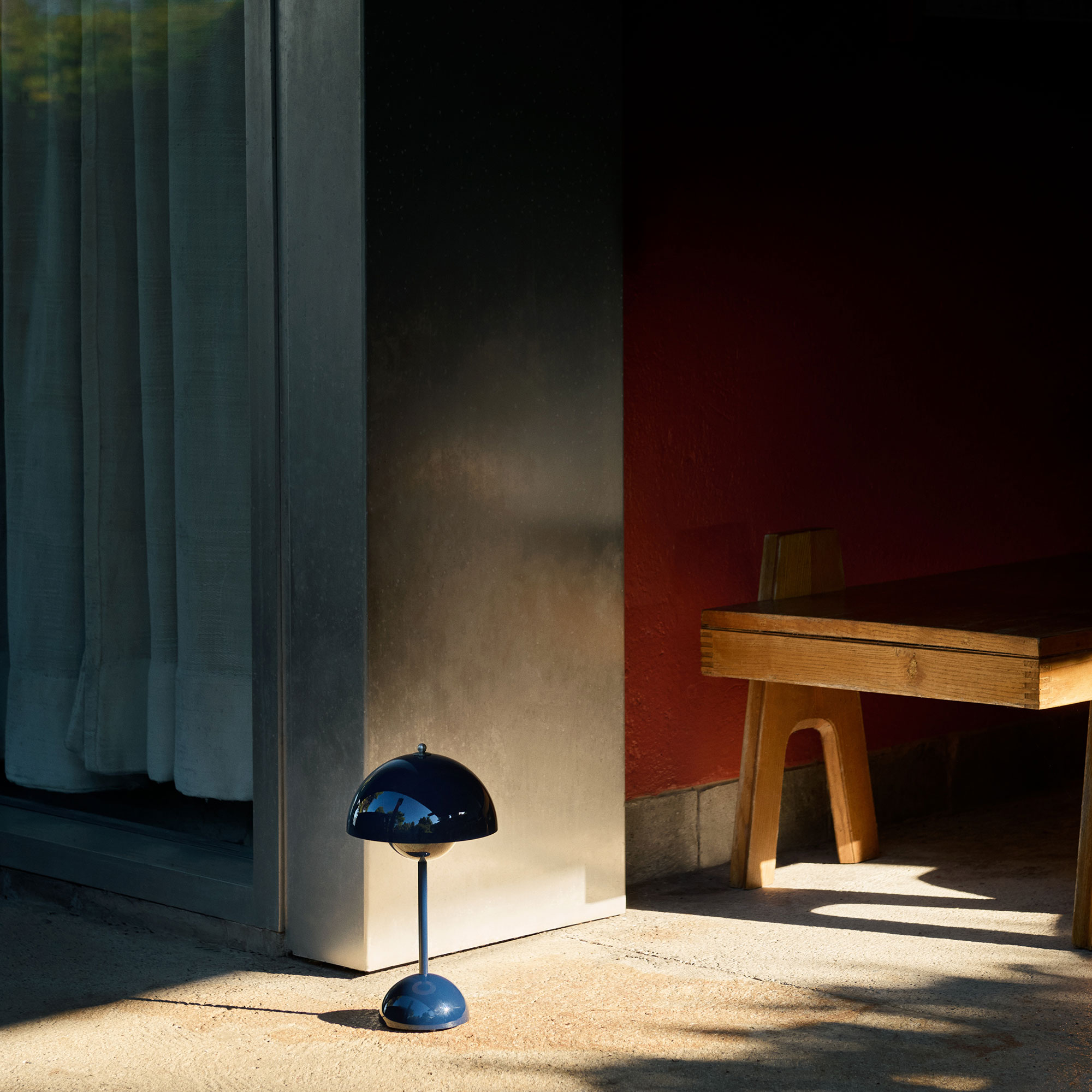 Flowerpot Portable Table Lamp VP9