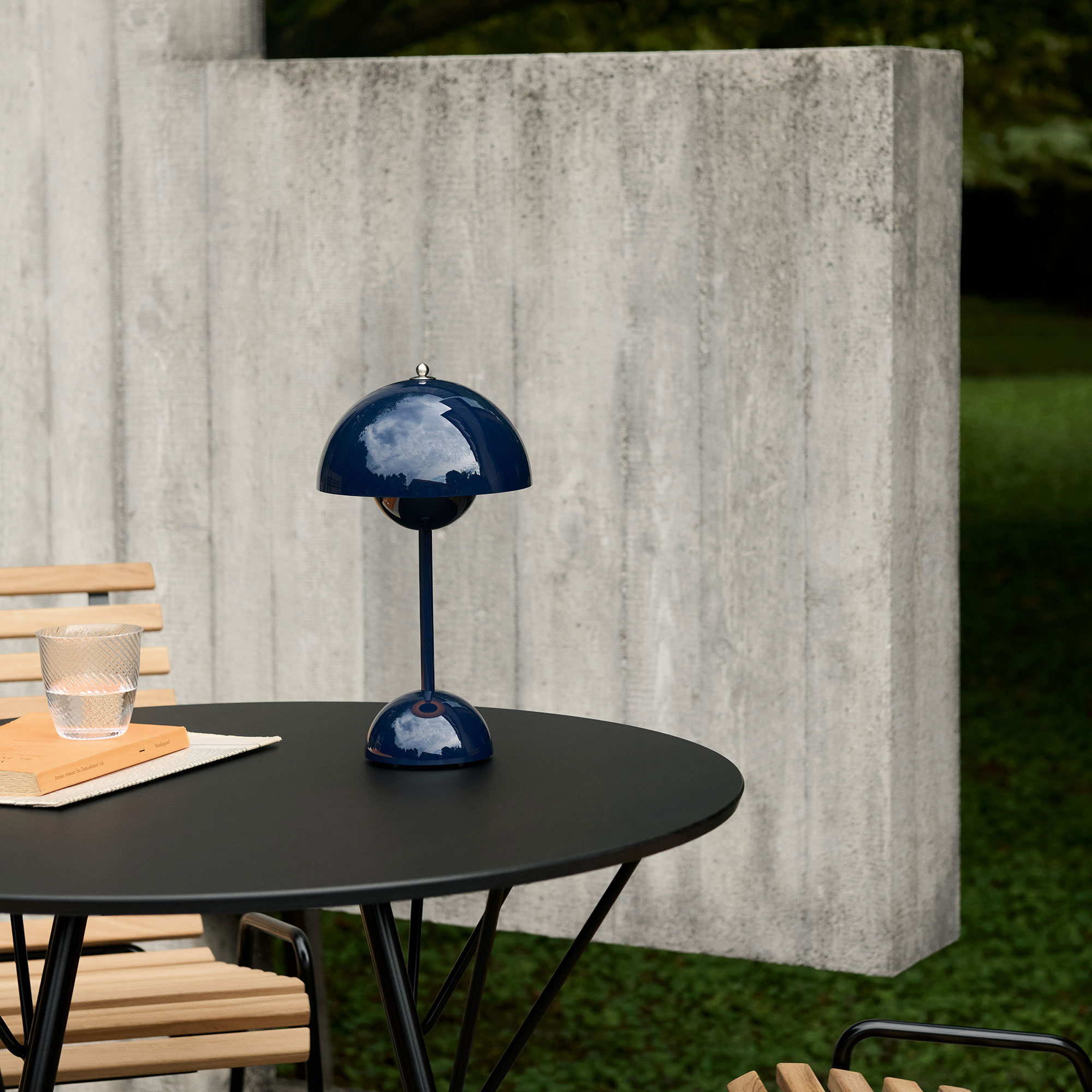 Flowerpot Portable Table Lamp VP9