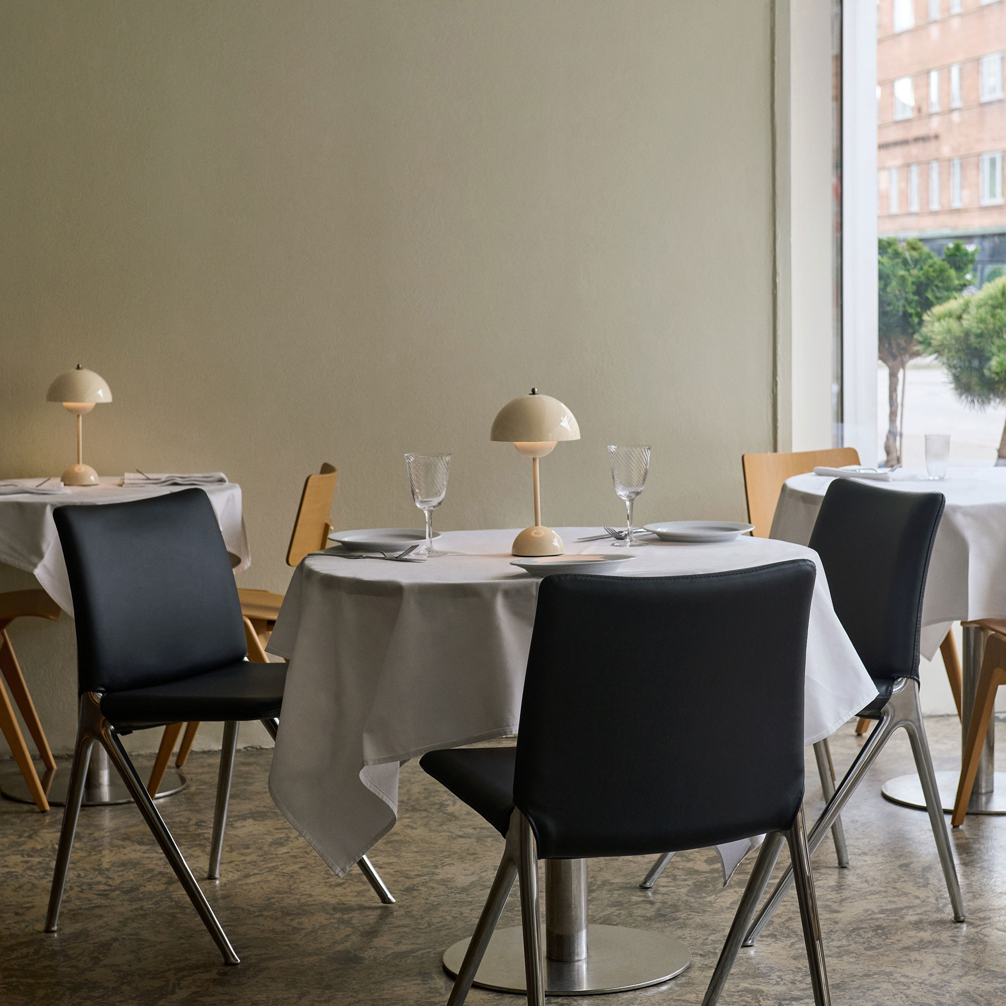 Flowerpot Portable Table Lamp VP9