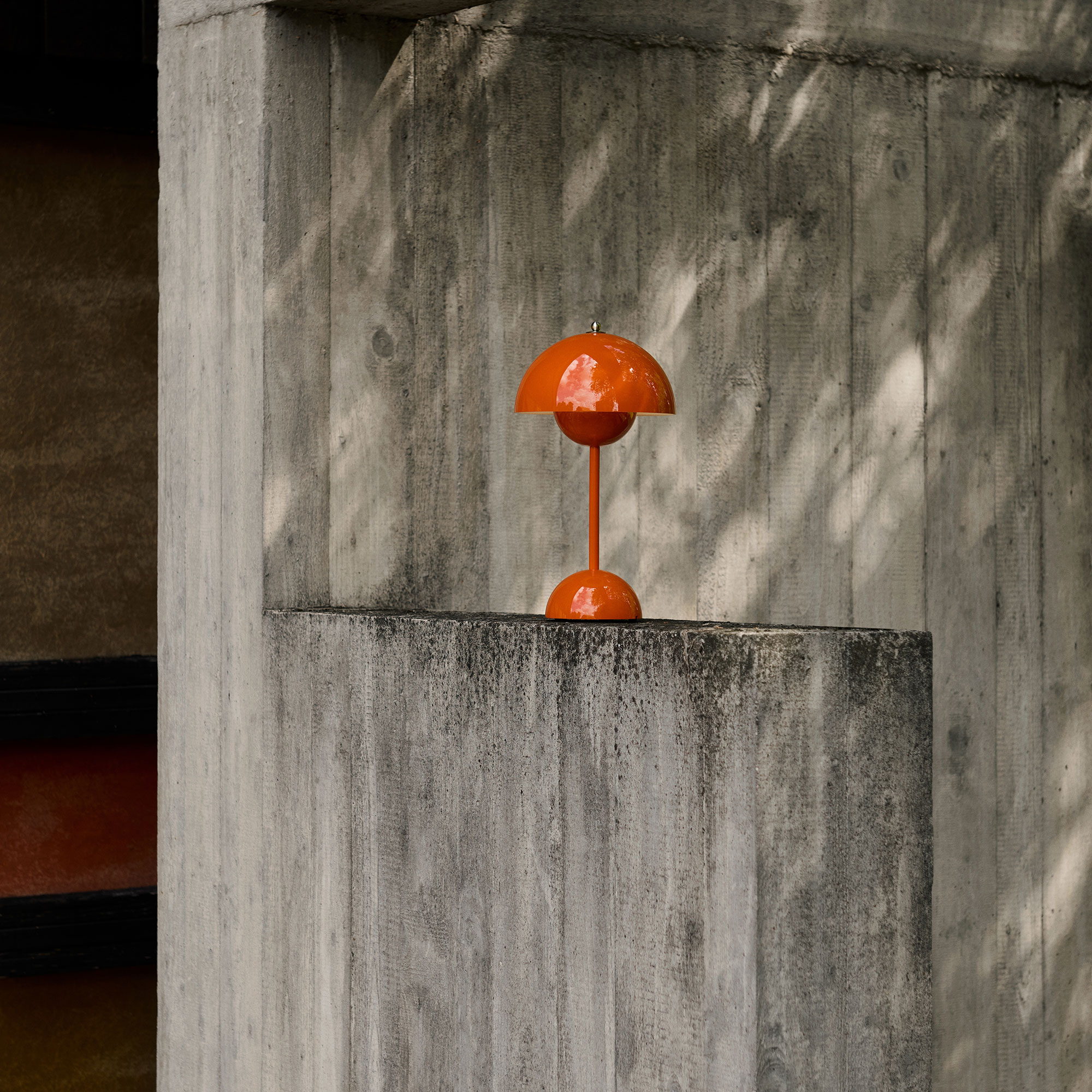 Flowerpot Portable Table Lamp VP9