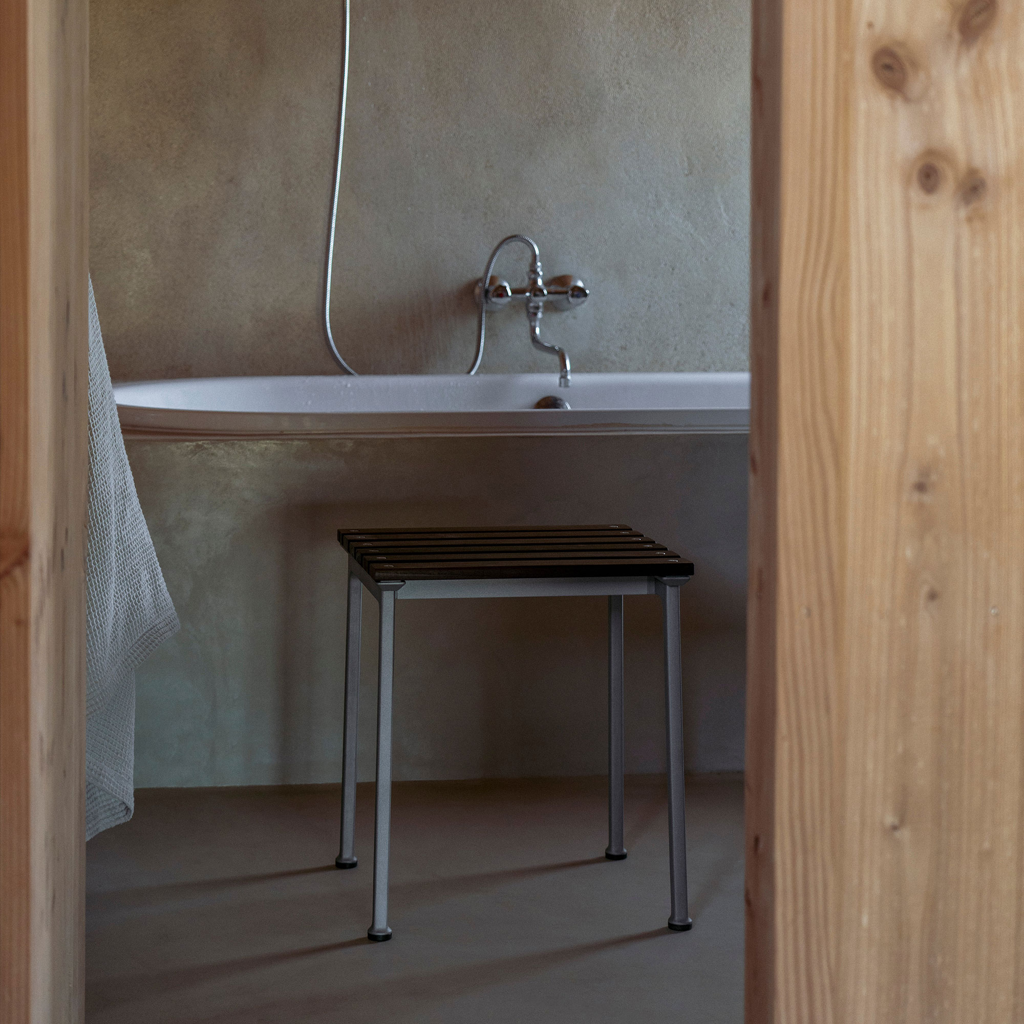 Traverse Stool