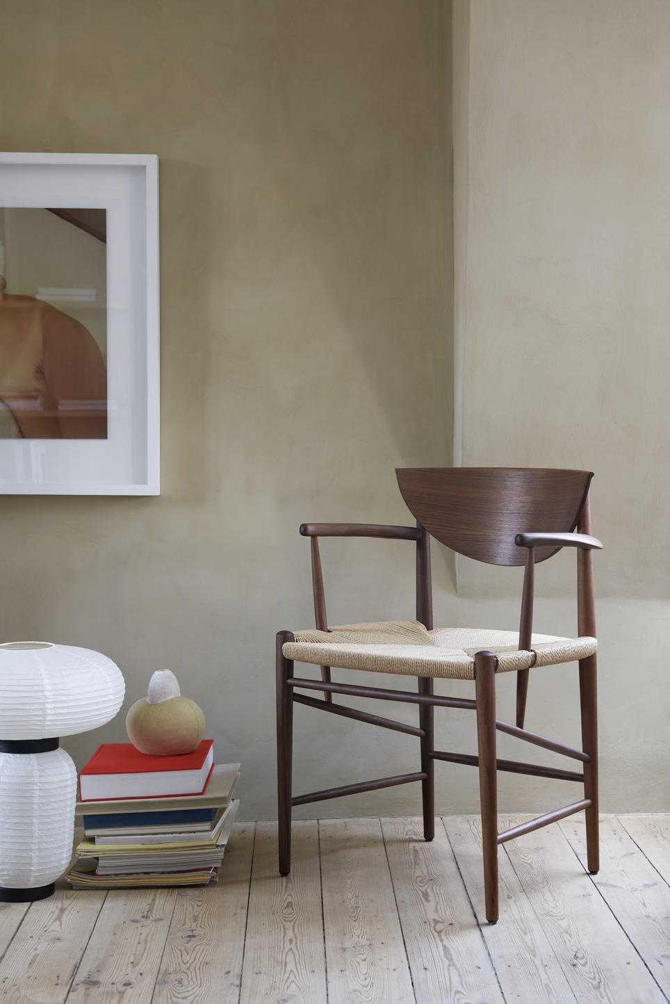 Drawn Chair with Armrest HM4
