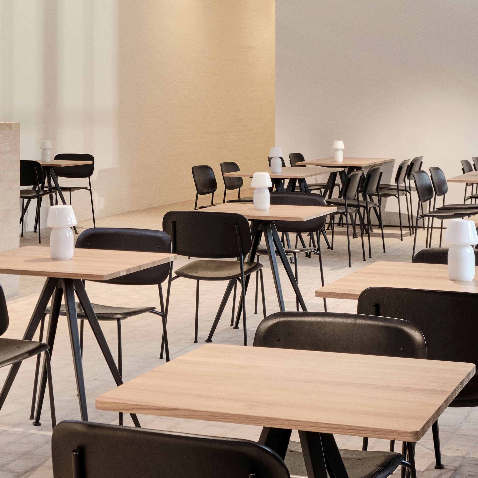 Soft Edge40 Chair