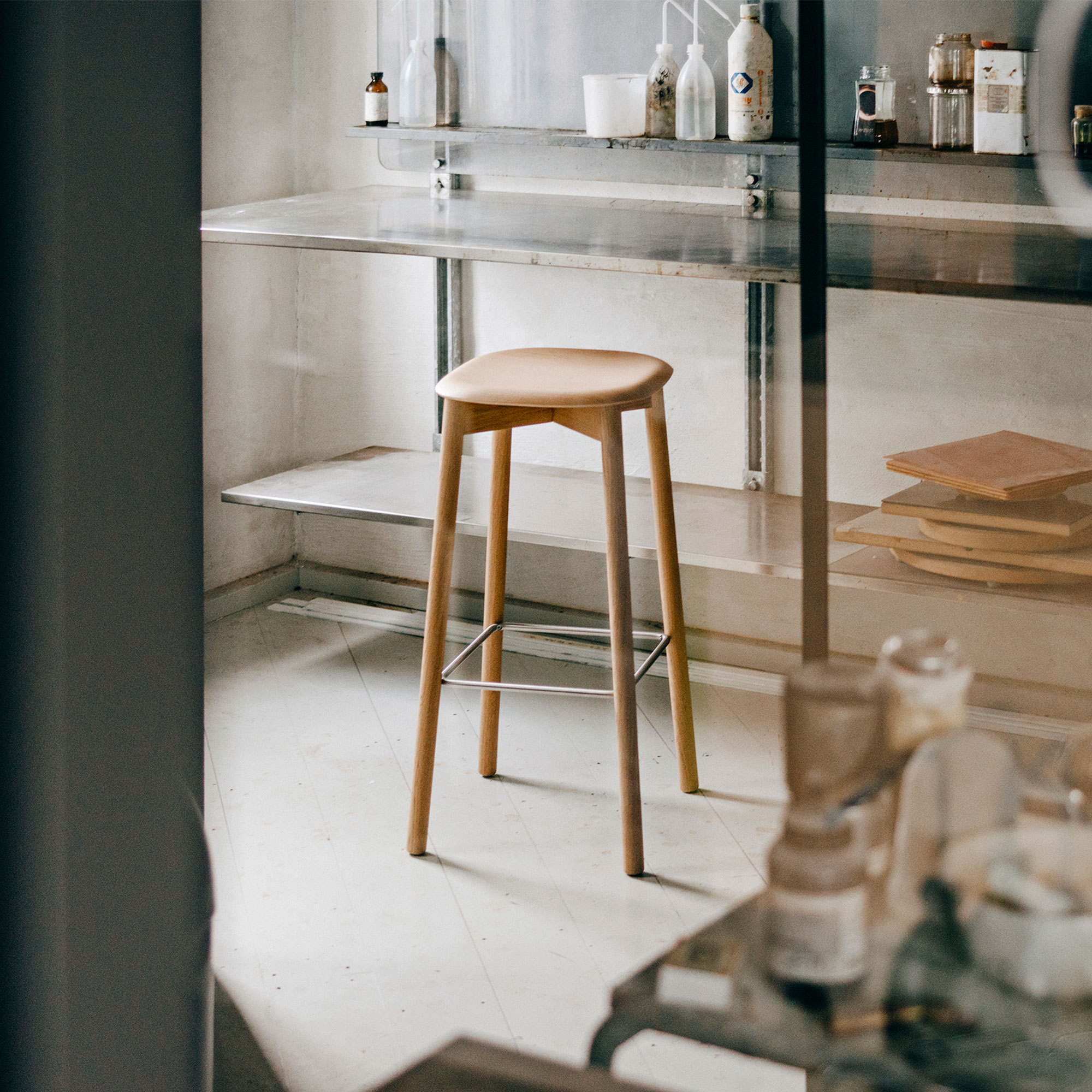 Soft Edge82 Bar Stool
