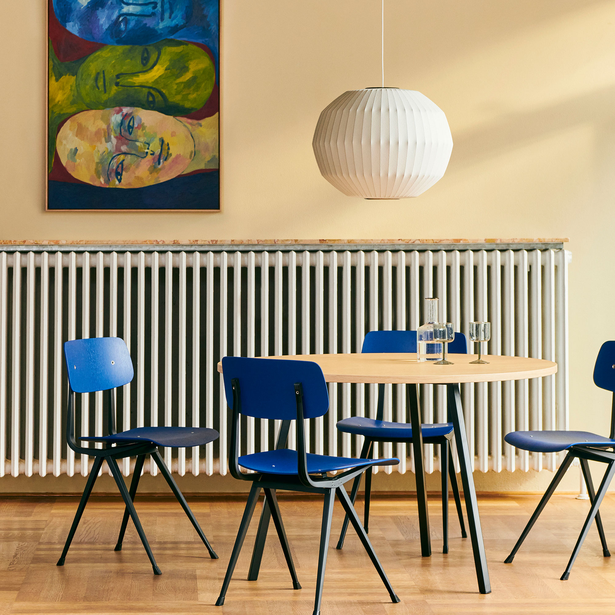 Loop Stand Table Round Wood