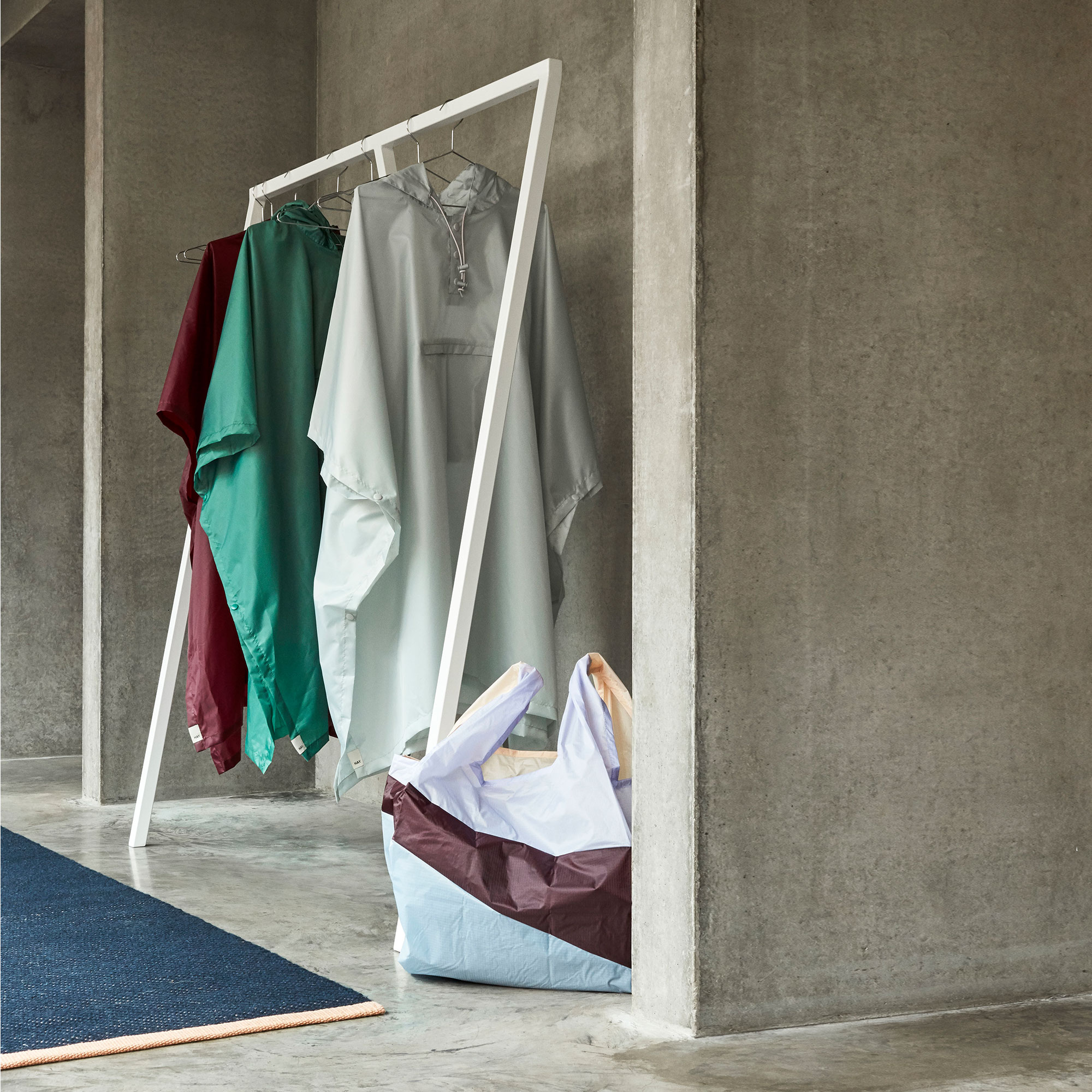 Loop Stand Wardrobe