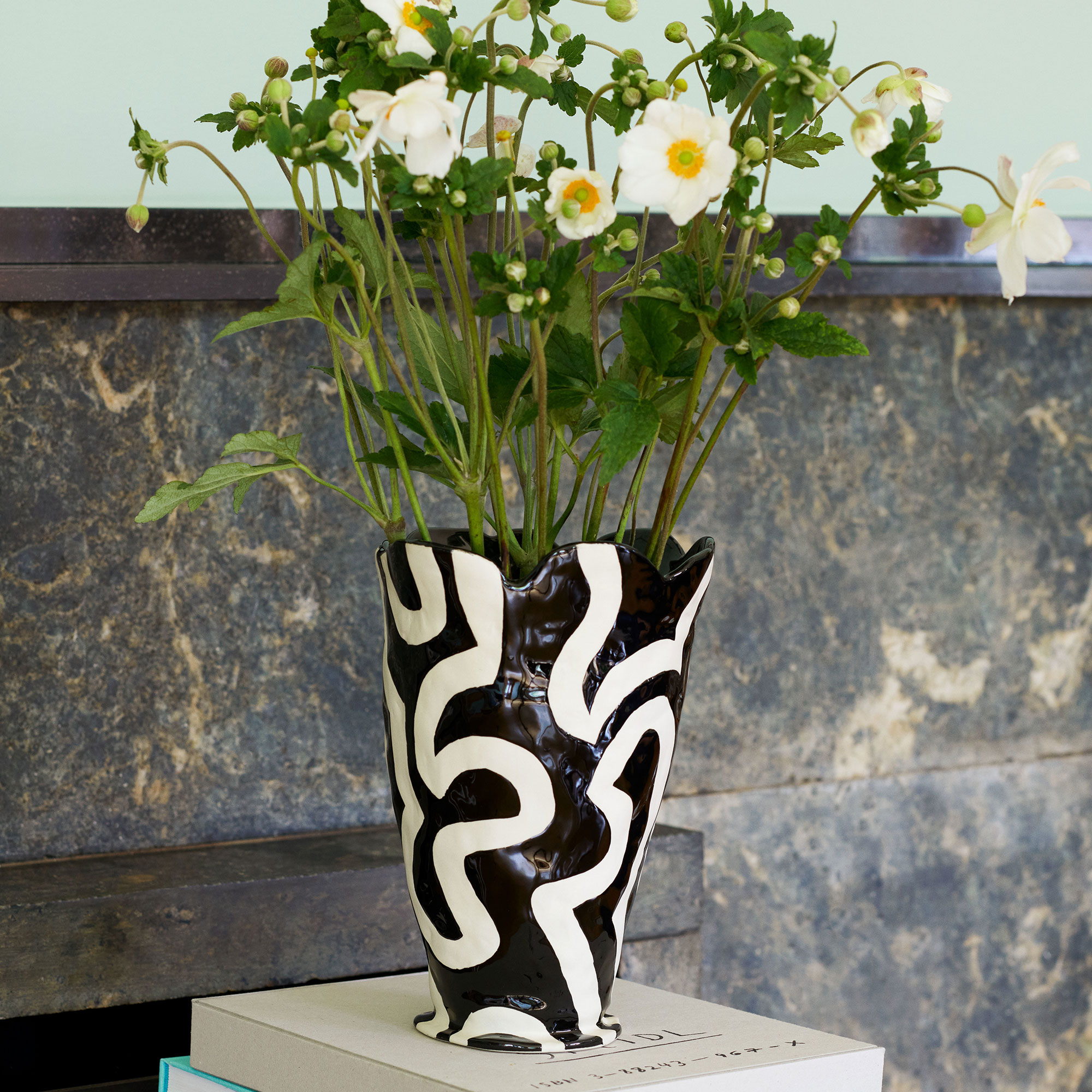 Shadow Vase