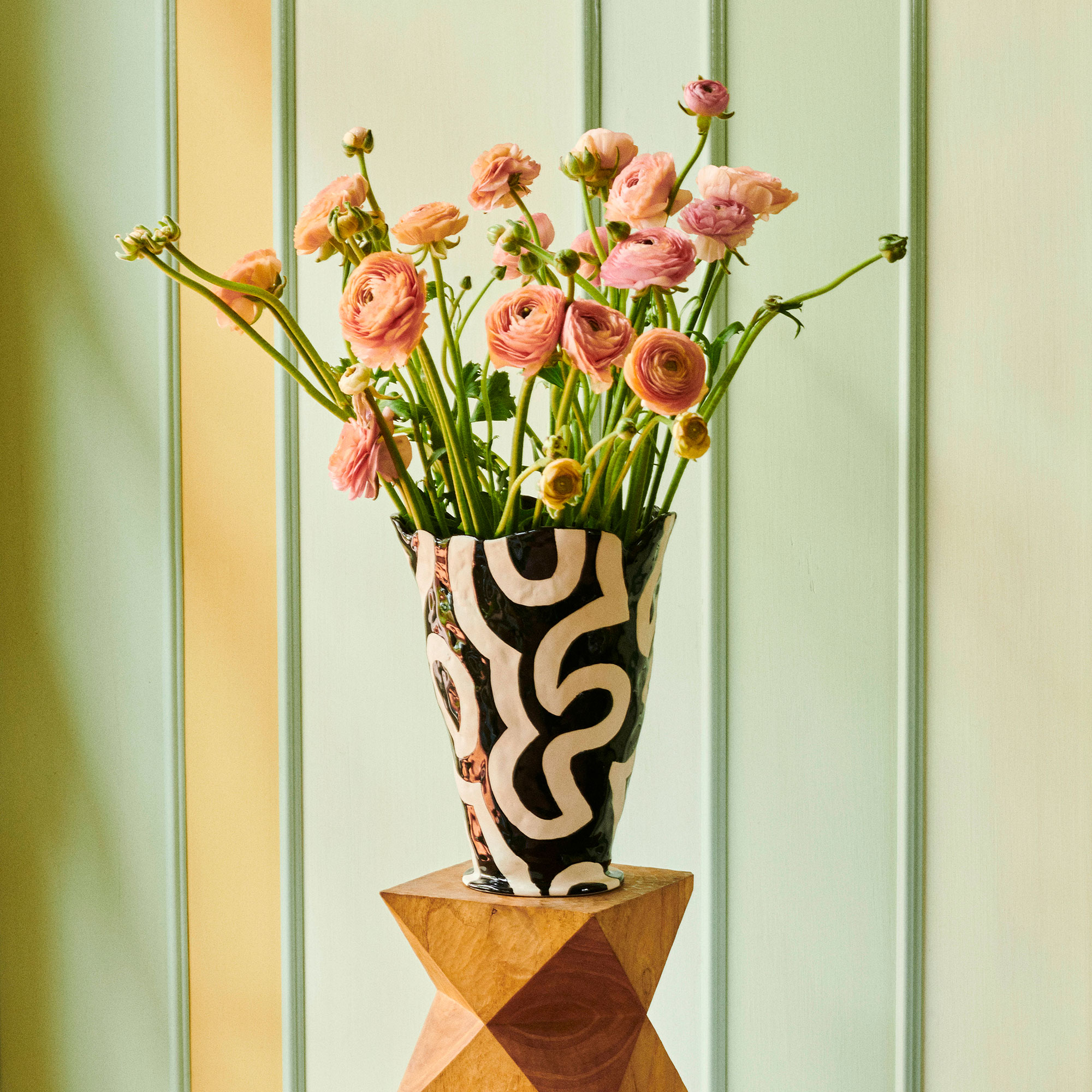 Shadow Vase